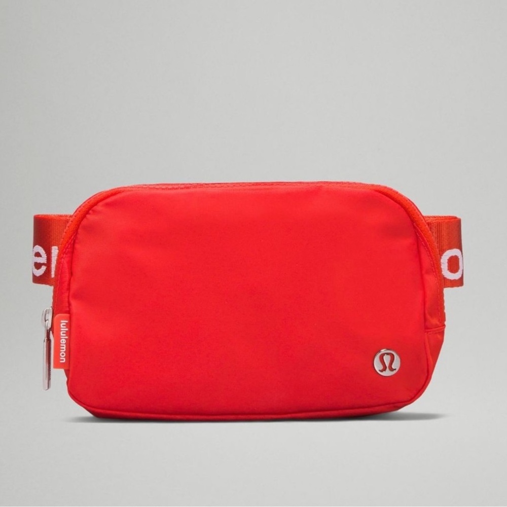 Lululemon everywhere belt bag